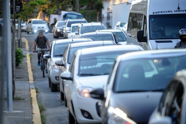 JOINVILLE, SC, BRASIL (05-10-2017)- Transito na Rua XV de Novembro centro de Joinville. (Foto: Maykon Lammerhirt, A Notícia) JOINVILLE, SC, BRASIL (05-10-2017)- Transito na Rua XV de Novembro centro de Joinville. (Foto: Maykon Lammerhirt, A Notícia)