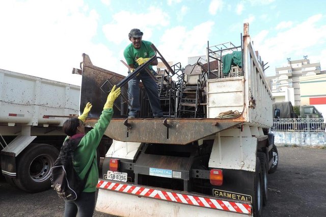 Trabalhadores do projeto Profiss&atilde;o Catador, da Unicruz, de Cruz Alta.