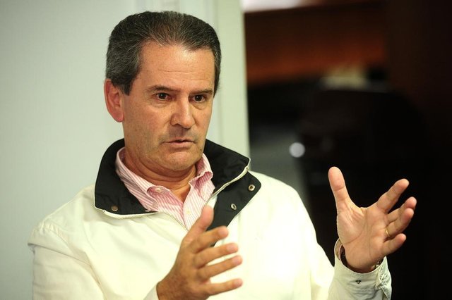 CAXIAS DO SUL, RS, BRASIL, 28/09/2017. O jornalista e político Jairo Jorge da Silva (PDT) é pré-candidato a Governador do Estado do Rio Grande do Sul nas próximas eleições. Ele visitou o Pioneiro, juntamente com uma comissão que inclui o ex-prefeito Alceu Barbosa Velho (na foto) e o vereador Rafael Pereira, e foi entrevistado pelos jornalistas Andreia Fontana, Ciro Fabres, Rosilene Pozza e André Tajes. (Diogo Sallaberry/Agência RBS) CAXIAS DO SUL, RS, BRASIL, 28/09/2017. O jornalista e político Jairo Jorge da Silva (PDT) é pré-candidato a Governador do Estado do Rio Grande do Sul nas próximas eleições. Ele visitou o Pioneiro, juntamente com uma comissão que inclui o ex-prefeito Alceu Barbosa Velho (na foto) e o vereador Rafael Pereira, e foi entrevistado pelos jornalistas Andreia Fontana, Ciro Fabres, Rosilene Pozza e André Tajes. (Diogo Sallaberry/Agência RBS)