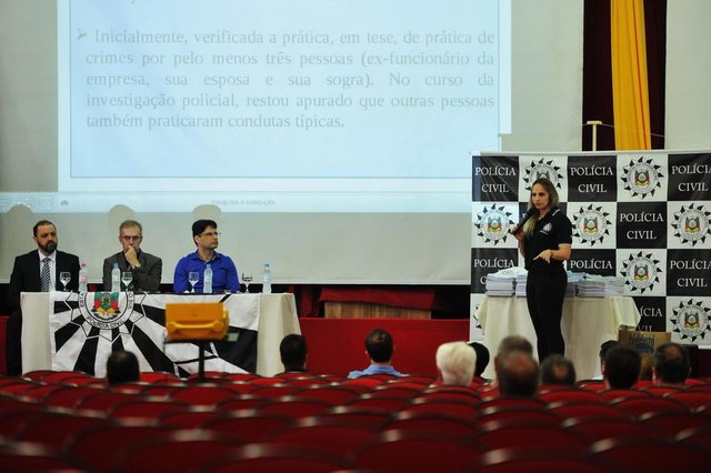  Santa Maria - RS - Brasil 18/10/2017Investigação do desvio de sacas de soja Santa Maria - RS - Brasil 18/10/2017Investigação do desvio de sacas de soja na Agrodeltha. Na foto: delegada Alessandra Padula, que conduziu as investigações do caso.