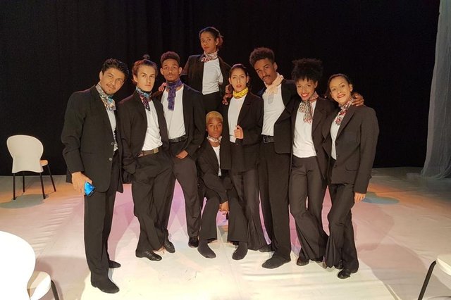 Sob direção do coreógrafo Amarildo Cassiano, bailarinos da AMA Cia. de Dança ¿ Studio Arte D estrearam nesta quarta-feira, na Ajote, Um Tango para Juarez. O espetáculo tem música ao vivo com o acordeonista Alex Reimann. Hoje, acontece a segunda e última apresentação. Os ingressos custam R$ 20. Sob direção do coreógrafo Amarildo Cassiano, bailarinos da AMA Cia. de Dança ¿ Studio Arte D estrearam nesta quarta-feira, na Ajote, Um Tango para Juarez. O espetáculo tem música ao vivo com o acordeonista Alex Reimann. Hoje, acontece a segunda e última apresentação. Os ingressos custam R$ 20.