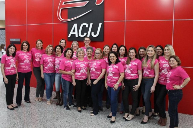 Em apoio à Rede Feminina de Combate ao Câncer, o Núcleo das Mulheres Empreendedoras da Acij vestiu a camisa da campanha Outubro Rosa, reforçando a importância da prevenção e do diagnóstico precoce no combate ao câncer de mama. Em apoio à Rede Feminina de Combate ao Câncer, o Núcleo das Mulheres Empreendedoras da Acij vestiu a camisa da campanha Outubro Rosa, reforçando a importância da prevenção e do diagnóstico precoce no combate ao câncer de mama.