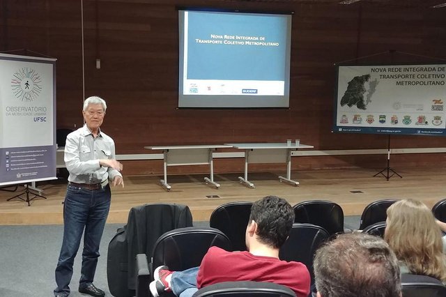 O secretário de Desenvolvimento da Região Metropolitana da Grande Florianópolis, Cássio Taniguchi, iniciou na UFSC os debates com gestores públicos, professores, especialistas e moradores sobre o projeto de transporte coletivo integrado. O secretário de Desenvolvimento da Região Metropolitana da Grande Florianópolis, Cássio Taniguchi, iniciou na UFSC os debates com gestores públicos, professores, especialistas e moradores sobre o projeto de transporte coletivo integrado.