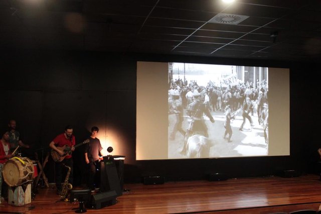 MIS - SC - projeto Cinema ao VivoOrquestra Manancial da Alvorada faz trilha sonora ao vivo do filme Tempos Modernos MIS - SC - projeto Cinema ao VivoOrquestra Manancial da Alvorada faz trilha sonora ao vivo do filme Tempos Modernos