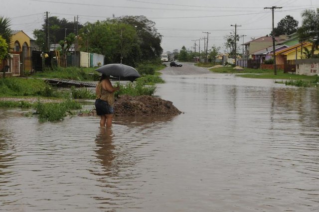  Casa inundada pela chuva na Rua João do Lino Preto, no Parque Pinheiro Machada.Na foto: Marta Martins
