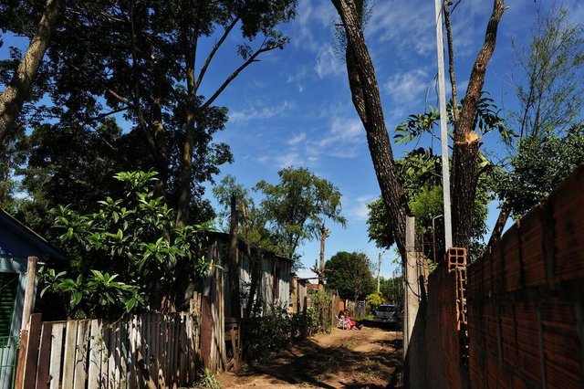  Santa Maria - RS - Brasil 23/10/2017Seis casas na rua Martinho Lutero, no bairro Jucelino Kubitschek, continuam sem luz após cinco dias da tempestade em Santa Maria