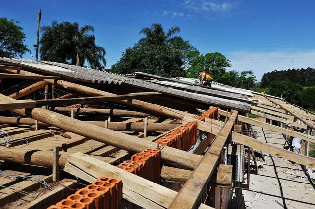  Santa Maria - RS - Brasil 23/10/2017Ap&oacute;s a tempestade em Santa Maria, escola Jo&atilde;o Hundertmark, no bairro Passo da Ferreira, lida com danosCases: (Menino) David Gon&ccedil;alves, seis anos