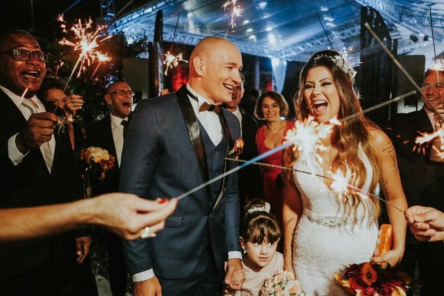 Quem costuma ver a coluna, viu no TaNoInsta desta segunda-feira que Vitor e Paula Miranda casaram no fim de semana aqui em Joinville. No clique do fotógrafo Leandro Soares, uma foto oficial do casal durante a festa que aconteceu na Pátio Venâncio. Quem costuma ver a coluna, viu no TaNoInsta desta segunda-feira que Vitor e Paula Miranda casaram no fim de semana aqui em Joinville. No clique do fotógrafo Leandro Soares, uma foto oficial do casal durante a festa que aconteceu na Pátio Venâncio.