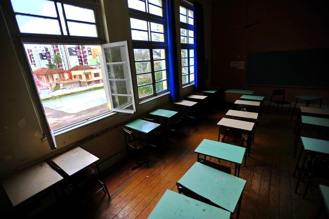  SANTA MARIA, RS, BRASIL. 12/09/2017.O Di&aacute;rio foi &agrave;s cinco maiores escolas de Santa Maria para verificar como est&aacute; a situa&ccedil;&atilde;o durante o per&iacute;odo de greve. Tr&ecirc;s escolas est&atilde;o com greve parcial, sendo que uma est&aacute; com a maior parte dos professores trabalhando e duas est&atilde;o em greve total. Em todos os col&eacute;gios, o movimento grevista &eacute; por tempo indeterminado.Na foto: Olavo BilacFOTO: GABRIEL HAESBAERT / NEWCO DSM