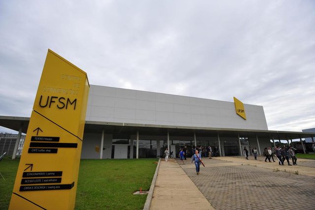 SANTA MARIA, RS, BRASIL. 25/10/2017.Exposição de banners da JAI é sediada pela primeira vez no Centro de ConvençõesFOTO: GABRIEL HAESBAERT / NEWCO DSM SANTA MARIA, RS, BRASIL. 25/10/2017.Exposição de banners da JAI é sediada pela primeira vez no Centro de ConvençõesFOTO: GABRIEL HAESBAERT / NEWCO DSM