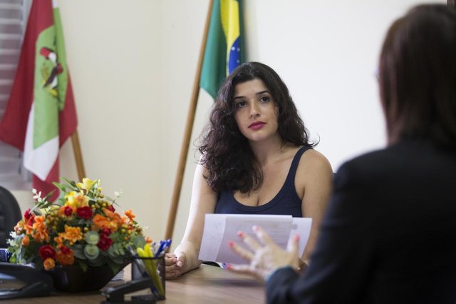 FLORIANÓPOLIS, SC, BRASIL, 27-10-2017 - Isabela Saioron foi ao cartório para registrar seus desejos diante de situações de morte, como ser cremada ao invés de enterrada. O termo para isso é Testamento Vital. FLORIANÓPOLIS, SC, BRASIL, 27-10-2017 - Isabela Saioron foi ao cartório para registrar seus desejos diante de situações de morte, como ser cremada ao invés de enterrada. O termo para isso é Testamento Vital.