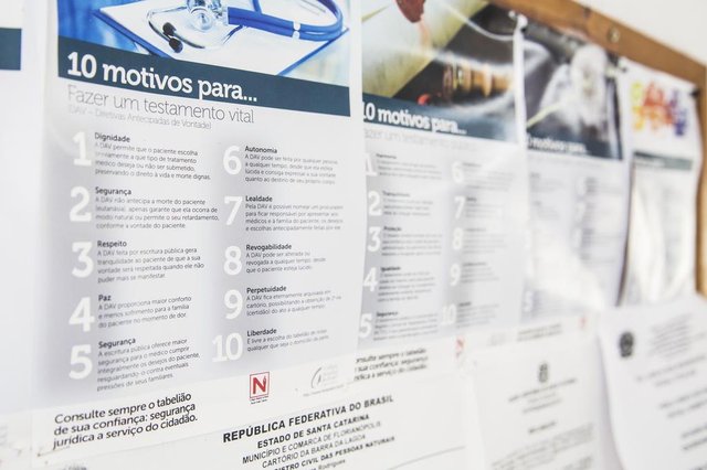 FLORIANÓPOLIS, SC, BRASIL, 27-10-2017 - Isabela Saioron foi ao cartório para registrar seus desejos diante de situações de morte, como ser cremada ao invés de enterrada. O termo para isso é Testamento Vital. FLORIANÓPOLIS, SC, BRASIL, 27-10-2017 - Isabela Saioron foi ao cartório para registrar seus desejos diante de situações de morte, como ser cremada ao invés de enterrada. O termo para isso é Testamento Vital.