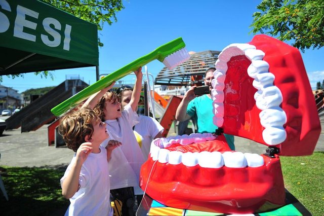 JOINVILLE,SC,BRASIL,27-10-2017.Joinville Que Queremos.Mobilização por um parque melhor na cidade.João Paulo Vaichulones e os filhos Diego (6 anos) e Breno (3 anos).(Foto:Salmo Duarte/A Notícia) JOINVILLE,SC,BRASIL,27-10-2017.Joinville Que Queremos.Mobilização por um parque melhor na cidade.João Paulo Vaichulones e os filhos Diego (6 anos) e Breno (3 anos).(Foto:Salmo Duarte/A Notícia)