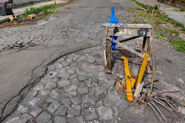 Santa Maria, RS, Brasil, 25/10/2017.O bairro sofre problemas como falta de canalização, ruas com buracos e sem pavimentação, buracos que se estendem há mais de anos e alagamentos que apodreceram o solo das casas. Santa Maria, RS, Brasil, 25/10/2017.O bairro sofre problemas como falta de canalização, ruas com buracos e sem pavimentação, buracos que se estendem há mais de anos e alagamentos que apodreceram o solo das casas.