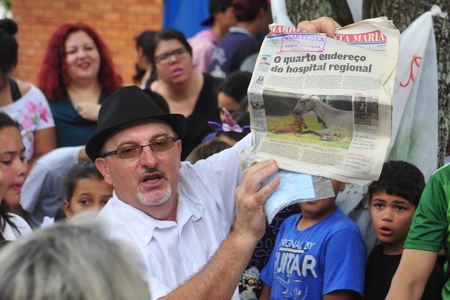 SANTA MARIA, RS, BRASIL. 30/10/2017.Aberta a capsula do tempo na Escola Augusto Ruschi em Santa Maria.FOTO: GABRIEL HAESBAERT / NEWCO DSM SANTA MARIA, RS, BRASIL. 30/10/2017.Aberta a capsula do tempo na Escola Augusto Ruschi em Santa Maria.FOTO: GABRIEL HAESBAERT / NEWCO DSM