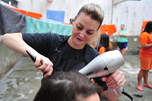 JOINVILLE,SC,BRASIL,31-10-2017.Profissionais de beleza e da unidade de saúde farão atividades com as mulheres presas, em função do Outubro Rosa.(Foto:Salmo Duarte/A Notícia) JOINVILLE,SC,BRASIL,31-10-2017.Profissionais de beleza e da unidade de saúde farão atividades com as mulheres presas, em função do Outubro Rosa.(Foto:Salmo Duarte/A Notícia)
