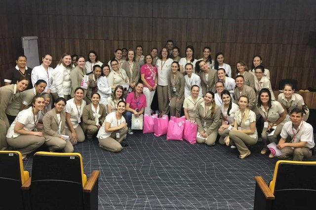O mês de outubro foi voltado à prevenção do câncer de mama, e o Hospital de Olhos Sadalla Amin Ghanem não ficou fora disso. Uma campanha foi organizada na instituição para conscientizar e mobilizar todos os profissionais em favor desta causa. Além de uma palestra com uma das voluntárias da Rede Feminina de Combate ao Câncer de Joinville, foram arrecadados lenços para serem doados à própria rede. O mês de outubro foi voltado à prevenção do câncer de mama, e o Hospital de Olhos Sadalla Amin Ghanem não ficou fora disso. Uma campanha foi organizada na instituição para conscientizar e mobilizar todos os profissionais em favor desta causa. Além de uma palestra com uma das voluntárias da Rede Feminina de Combate ao Câncer de Joinville, foram arrecadados lenços para serem doados à própria rede.