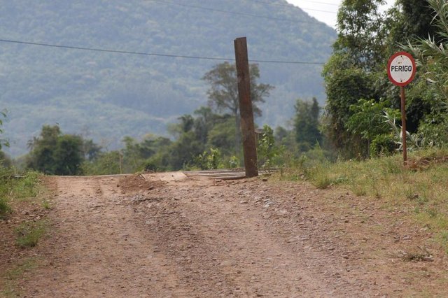 *** Charles-Estrads Distritos ***Estradas dos distritos de Santa Maria se encontram em p&eacute;ssimas condi&ccedil;&otilde;esNa foto Distrito de Arroio Grande-Invernadinha