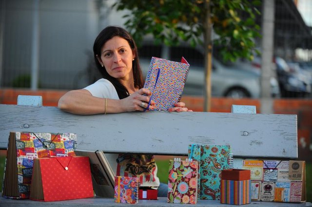  Santa Maria, RS, Braasil, 223/10/2017.Empreende Crafts, Michele Brener ela faz bloquinhos, pastas sanfonadas, porta-lápis.