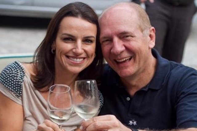Paulo Bauer e a esposa Deborah, que esta semana comemoraram aniversário de casamento Paulo Bauer e a esposa Deborah, que esta semana comemoraram aniversário de casamento