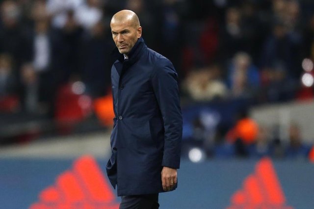 Real Madrids French coach Zinedine Zidane looks on during the UEFA Champions League Group H football match between Tottenham Hotspur and Real Madrid at Wembley Stadium in London, on November 1, 2017. / AFP PHOTO / IKIMAGES / Ian KINGTON Real Madrids French coach Zinedine Zidane looks on during the UEFA Champions League Group H football match between Tottenham Hotspur and Real Madrid at Wembley Stadium in London, on November 1, 2017. / AFP PHOTO / IKIMAGES / Ian KINGTON
