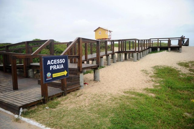 BALNEÁRIO BARRA DO SUL, SC, BRASIL (31-10-2017) - Praia da boca da barra no Balneário Barra do Sul. (Foto: Maykon Lammerhirt, A Notícia) BALNEÁRIO BARRA DO SUL, SC, BRASIL (31-10-2017) - Praia da boca da barra no Balneário Barra do Sul. (Foto: Maykon Lammerhirt, A Notícia)