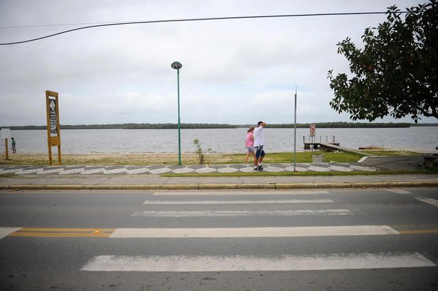 BALNEÁRIO BARRA DO SUL, SC, BRASIL (31-10-2017) - Praia da boca da barra no Balneário Barra do Sul. (Foto: Maykon Lammerhirt, A Notícia) BALNEÁRIO BARRA DO SUL, SC, BRASIL (31-10-2017) - Praia da boca da barra no Balneário Barra do Sul. (Foto: Maykon Lammerhirt, A Notícia)