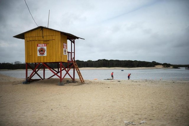 BALNEÁRIO BARRA DO SUL, SC, BRASIL (31-10-2017) - Praia da boca da barra no Balneário Barra do Sul. (Foto: Maykon Lammerhirt, A Notícia) BALNEÁRIO BARRA DO SUL, SC, BRASIL (31-10-2017) - Praia da boca da barra no Balneário Barra do Sul. (Foto: Maykon Lammerhirt, A Notícia)