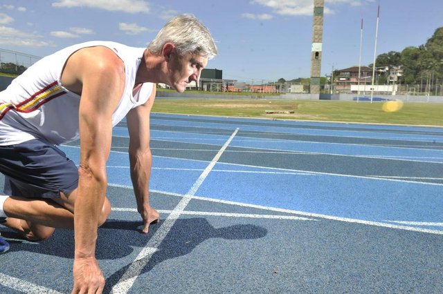 James Curtipassi, técnico do atletismo de Blumenau, já foi atleta no JASC. James Curtipassi, técnico do atletismo de Blumenau, já foi atleta no JASC.