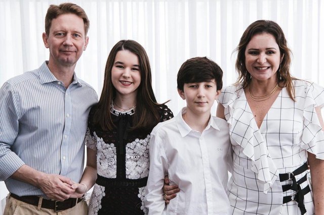 Os pais Eloisa e Alexandre Boehn, mais Amanda na confirmação de Guilherme Boehm. Os pais Eloisa e Alexandre Boehn, mais Amanda na confirmação de Guilherme Boehm.