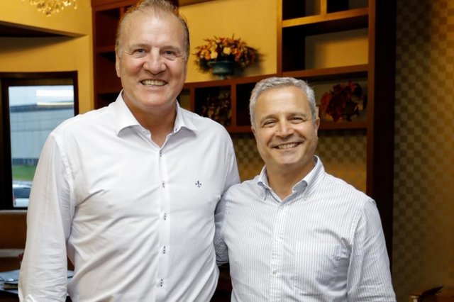 presidente da Rôgga Empreendimentos, Vilson Buss, e Luís Wenzel Ferreira, da diretoria executiva de marketing, vendas e inovação da Tigre, presidente da Rôgga Empreendimentos, Vilson Buss, e Luís Wenzel Ferreira, da diretoria executiva de marketing, vendas e inovação da Tigre,