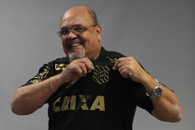 Florianópolis, SC, Brasil, 11/07/2016. PAIXÃO ALVINEGRA.Ivens Abreu que escreve para a coluna Paixão Alvinegra do Jornal Hora de Santa Catarina. Florianópolis, SC, Brasil, 11/07/2016. PAIXÃO ALVINEGRA.Ivens Abreu que escreve para a coluna Paixão Alvinegra do Jornal Hora de Santa Catarina.