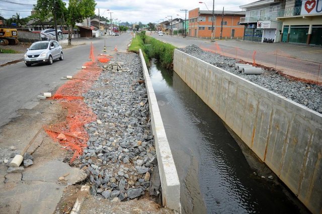 JOINVILLE, SC, BRASIL (05-11-2017) - Obras na AV. Paulo Schroeder em Joinville. (Foto: Maykon Lammerhirt, A Notícia) JOINVILLE, SC, BRASIL (05-11-2017) - Obras na AV. Paulo Schroeder em Joinville. (Foto: Maykon Lammerhirt, A Notícia)