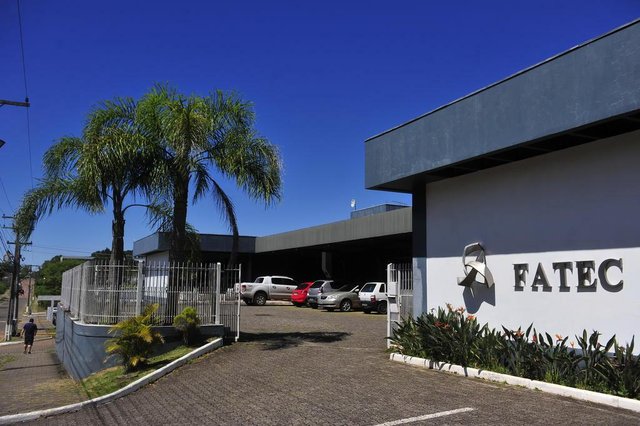  SANTA MARIA, RS, BRASIL. 31/10/2017.Como está a Fatec 10 anos depois da Operação Rodin.cases, da esquerda para a direita na foto.Tomé Lovato - presidente da Fatec.Antonio Augusto Maioli - assessor jurídico.Adalberto Constantino Meller - secretário executivo da Fatec.FOTO: GABRIEL HAESBAERT / NEWCO DSM