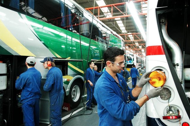 *** Empresa Marcopolo-RRigon ***Empresa Marcopolo. Funcionários da Marcopolo na produção de ônibus, na unidade de Ana Rech. *** Empresa Marcopolo-RRigon ***Empresa Marcopolo. Funcionários da Marcopolo na produção de ônibus, na unidade de Ana Rech.