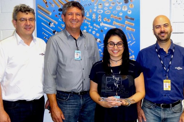Adelton José Rossetto, José Leopoldo Leite, Karollyne Stefane Correia e Rafael Gomes König da Ciser, comemorando o segundo lugar no Prêmio de Inovação de Joinville. Adelton José Rossetto, José Leopoldo Leite, Karollyne Stefane Correia e Rafael Gomes König da Ciser, comemorando o segundo lugar no Prêmio de Inovação de Joinville.