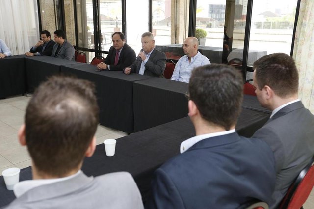 Prefeito Udo Döhler, secretário de Administração e Planejamento Miguel Bertolini, secretários de governos e diretores executivos participam da reunião com integrantes do Banco Interamericano de Desenvolvimento dobre o Programa Viva Cidade 2 Prefeito Udo Döhler, secretário de Administração e Planejamento Miguel Bertolini, secretários de governos e diretores executivos participam da reunião com integrantes do Banco Interamericano de Desenvolvimento dobre o Programa Viva Cidade 2