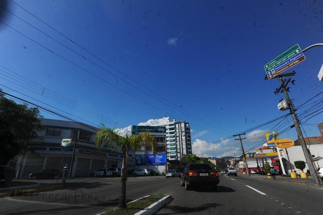  Prefeitura de Santa Maria vai fechar a passagem em canteiros na Avenida MedianeiraPassagem em frente ao Col&eacute;gio Centen&aacute;rio, no acesso &agrave; rua Dr. Turi