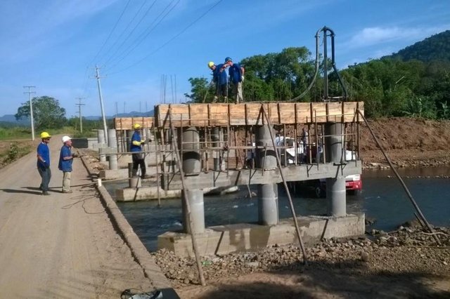Está em fase de conclusão a etapa da mesoestrutura da ponte sobre o Arroio Corupá, entre Picada do Rio e Nova Boêmia, que consiste nos pilares de fundação e estruturas de contenção. Está em fase de conclusão a etapa da mesoestrutura da ponte sobre o Arroio Corupá, entre Picada do Rio e Nova Boêmia, que consiste nos pilares de fundação e estruturas de contenção.