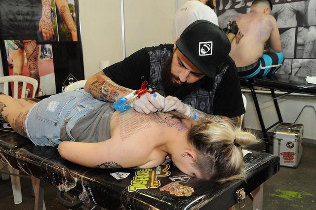 5ª edição da Convenção Internacional de Tatuagem de Joinville. O segundo maior evento do ramo da América Latina reunirá 400 tatuadores até domingo (12/11), no Expocentro Edmundo Doubrawa. 5ª edição da Convenção Internacional de Tatuagem de Joinville. O segundo maior evento do ramo da América Latina reunirá 400 tatuadores até domingo (12/11), no Expocentro Edmundo Doubrawa.