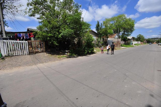 SANTA MARIA, RS, BRASIL. 09/11/2017.Motorista sem carteira atropela criança em Santa Maria. Rua Inspetor Goulart.FOTO: GABRIEL HAESBAERT / NEWCO DSM SANTA MARIA, RS, BRASIL. 09/11/2017.Motorista sem carteira atropela criança em Santa Maria. Rua Inspetor Goulart.FOTO: GABRIEL HAESBAERT / NEWCO DSM