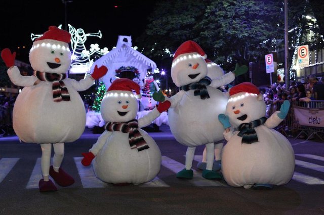 Fotos do último desfile do Magia de Natal em Blumenau. Fotos do último desfile do Magia de Natal em Blumenau.