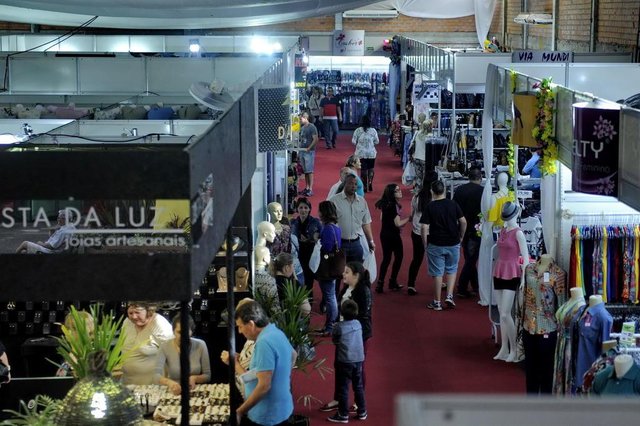 SANTA MARIA, RS, BRASIL, 01/11/2016 - Feisma - Pavilhão a pavilhão, o que tem de mais atrativo na Feisma (FOTO MAIARA BERSCH / AGÊNCIA RBS) SANTA MARIA, RS, BRASIL, 01/11/2016 - Feisma - Pavilhão a pavilhão, o que tem de mais atrativo na Feisma (FOTO MAIARA BERSCH / AGÊNCIA RBS)