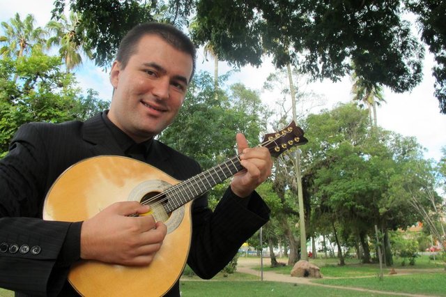 Elias Barboza, bandolionista, morador do bairro Camaquã Elias Barboza, bandolionista, morador do bairro Camaquã