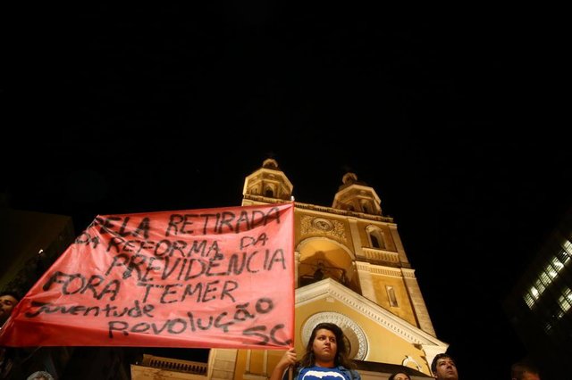 FLORIANÓPOLIS, SC, BRASIL - 31/03/2017Novo protesto contra as reformas propostas pelo presidente Michel Temer (PMDB) na Previdência e nas leis trabalhistas está marcado para as 17h desta sexta-feira em Florianópolis. O ato é organizado pelas centrais sindicais através da Frente Brasil Popular. Para a Capital, há a expectativa da presença de manifestantes de 28 cidades do Estado, na Praça da Alfândega, no Centro FLORIANÓPOLIS, SC, BRASIL - 31/03/2017Novo protesto contra as reformas propostas pelo presidente Michel Temer (PMDB) na Previdência e nas leis trabalhistas está marcado para as 17h desta sexta-feira em Florianópolis. O ato é organizado pelas centrais sindicais através da Frente Brasil Popular. Para a Capital, há a expectativa da presença de manifestantes de 28 cidades do Estado, na Praça da Alfândega, no Centro