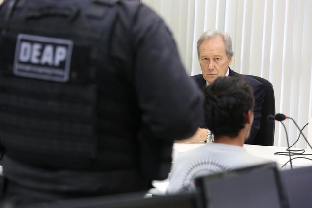 FLORIANÓPOLIS, SC, BRASIL, 24/0/2015 - Ministro Ricardo Lewandowski participa da primeira audiência de custódia de SC1º réu: Everton Valdir da Silva Lins - solto2º réu (cabelo moicano): Reginaldo Mendes - presoJuiz Rafael Sande (loiro)Indexador: Picasa FLORIANÓPOLIS, SC, BRASIL, 24/0/2015 - Ministro Ricardo Lewandowski participa da primeira audiência de custódia de SC1º réu: Everton Valdir da Silva Lins - solto2º réu (cabelo moicano): Reginaldo Mendes - presoJuiz Rafael Sande (loiro)Indexador: Picasa