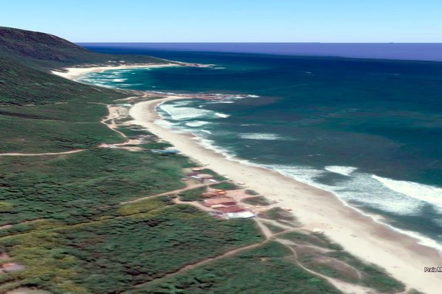 Vista da praia Mole antes da ressaca que atingiu algumas praias da ilha. Vista da praia Mole antes da ressaca que atingiu algumas praias da ilha.