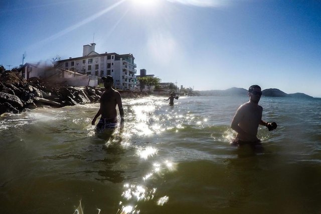  FLORIANÓPOLIS, SC, BRASIL - 23/10/2017Os efeitos da ressaca na praia dos Ingleses