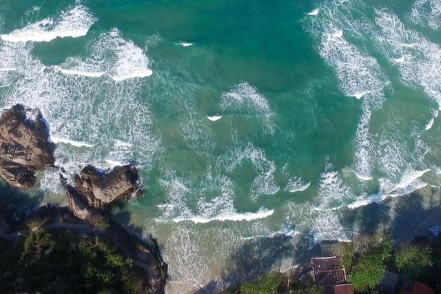  Vista da Praia do Mataderio depois  da ressaca que atingiu algumas praias da ilha.