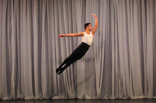 JOINVILLE,SC,BRASIL,08-11-2017.Bailarinos no Bolshoi.Carlos Boeira, 18 anos, aluno da 8ª série da Escola Bolshoi.(Foto:Salmo Duarte/A Notícia) JOINVILLE,SC,BRASIL,08-11-2017.Bailarinos no Bolshoi.Carlos Boeira, 18 anos, aluno da 8ª série da Escola Bolshoi.(Foto:Salmo Duarte/A Notícia)